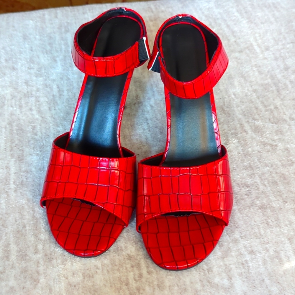 Women's heeled sandals